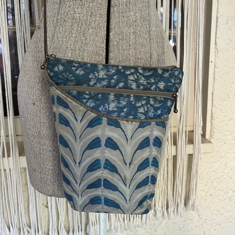 Maruca Blue Lily Crossbody Bag - Picture 2 of 6